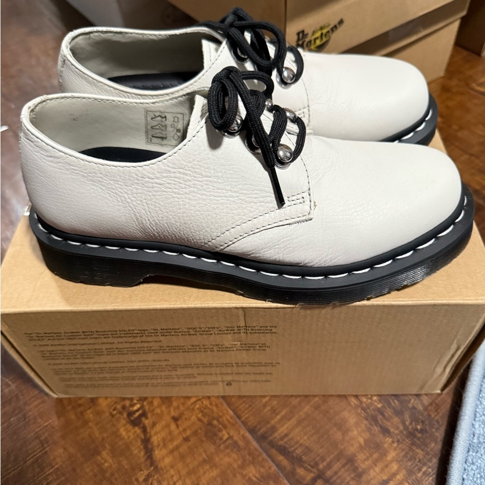 Dr. Martens 1461 HDW Bone Virginia Shoes